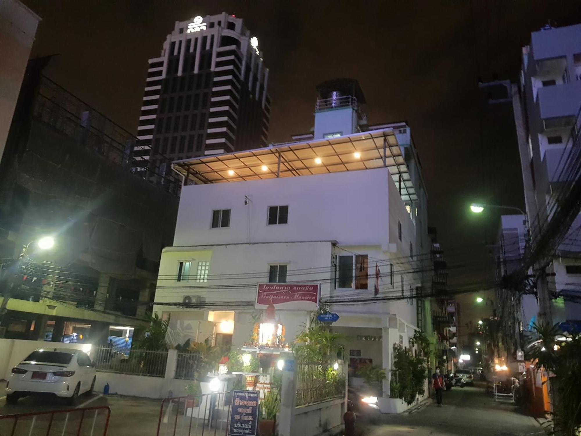 Btl Sunny Hotel Bangkok Bagian luar foto