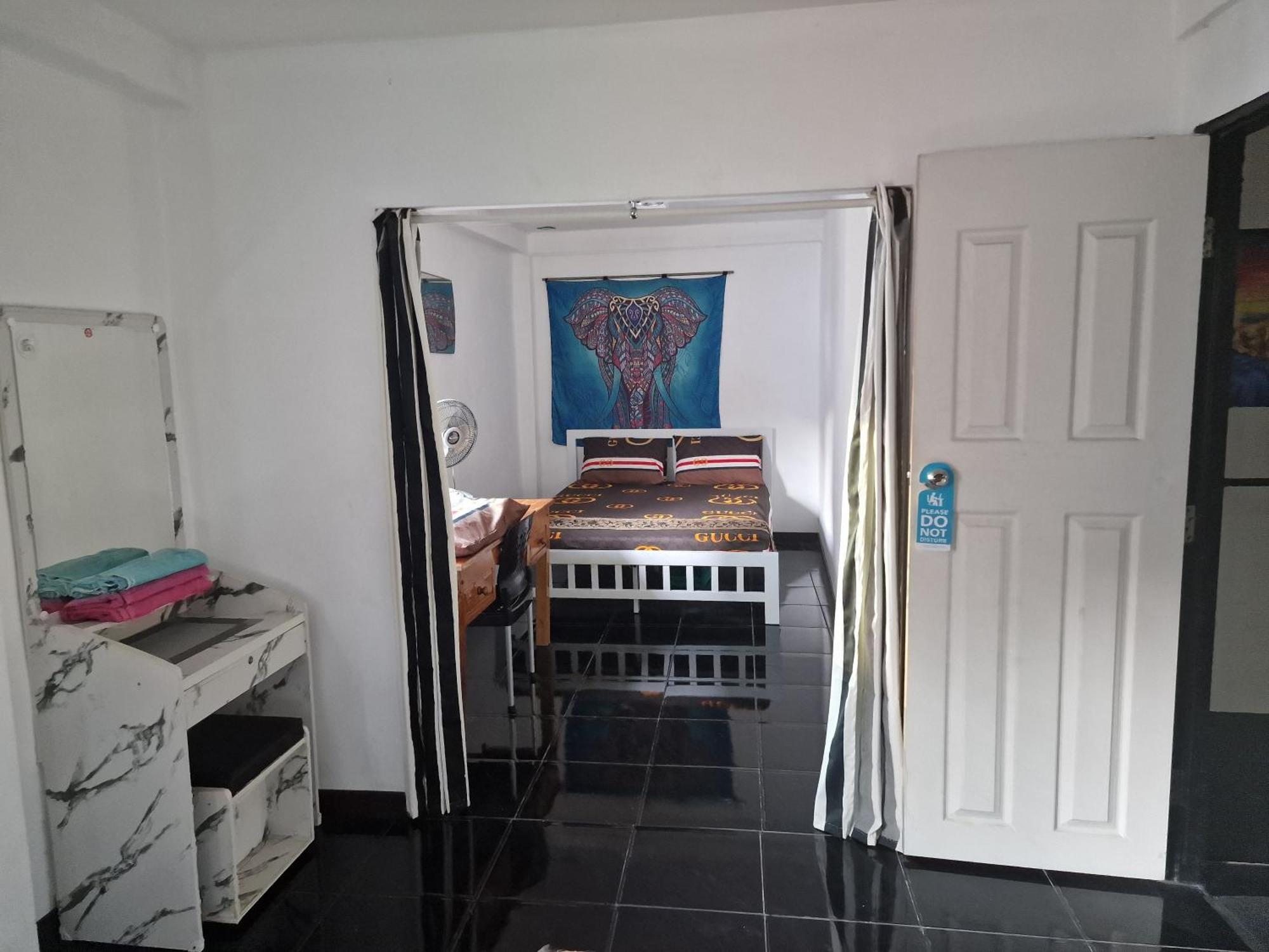 Btl Sunny Hotel Bangkok Bagian luar foto