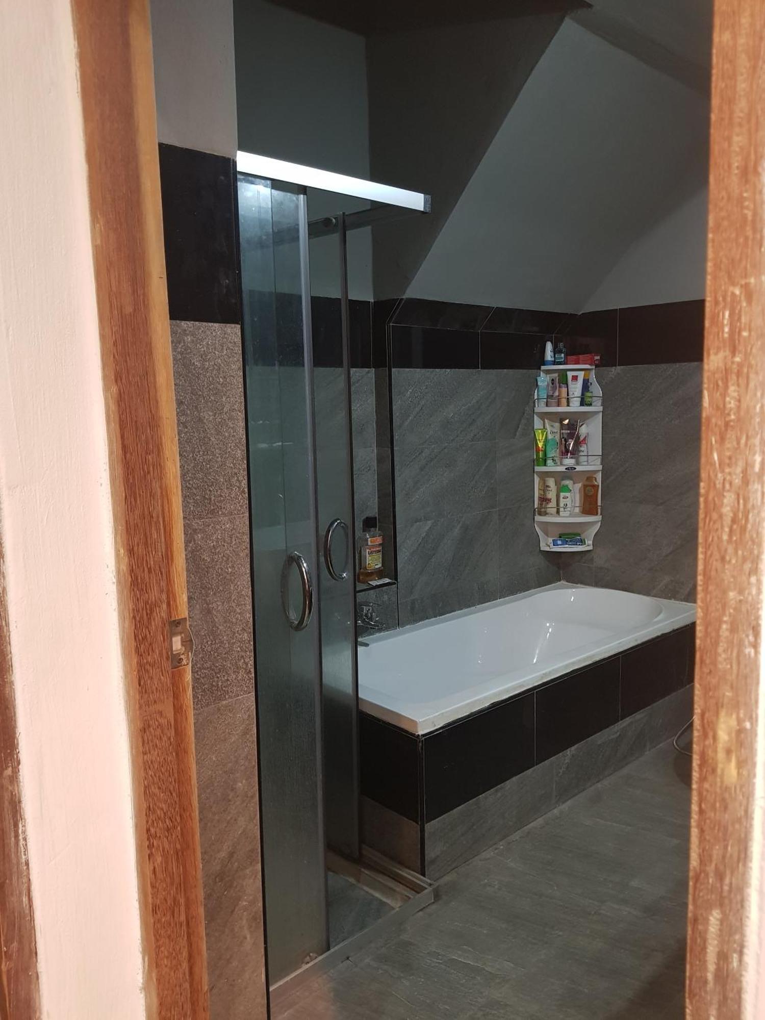 Btl Sunny Hotel Bangkok Bagian luar foto
